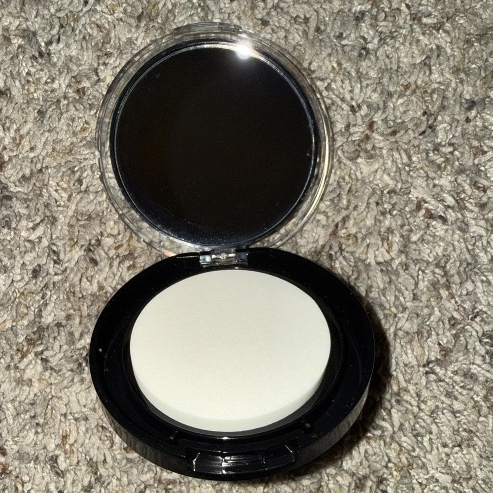 L.A. COLORS‎ Mineral Pressed Powder New Sealed Shade CMP372 Fair